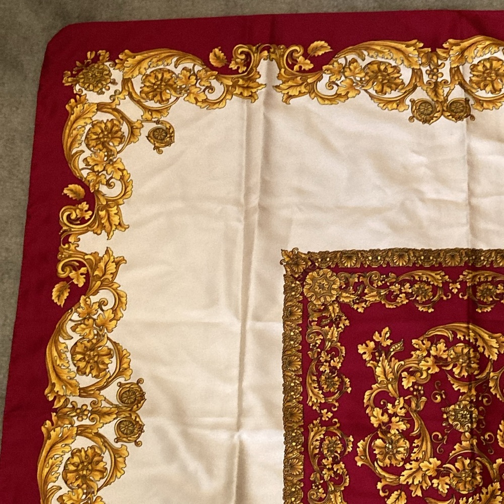 Elegant Red and Gold Baroque Style Scarf - Picture 6 of 15